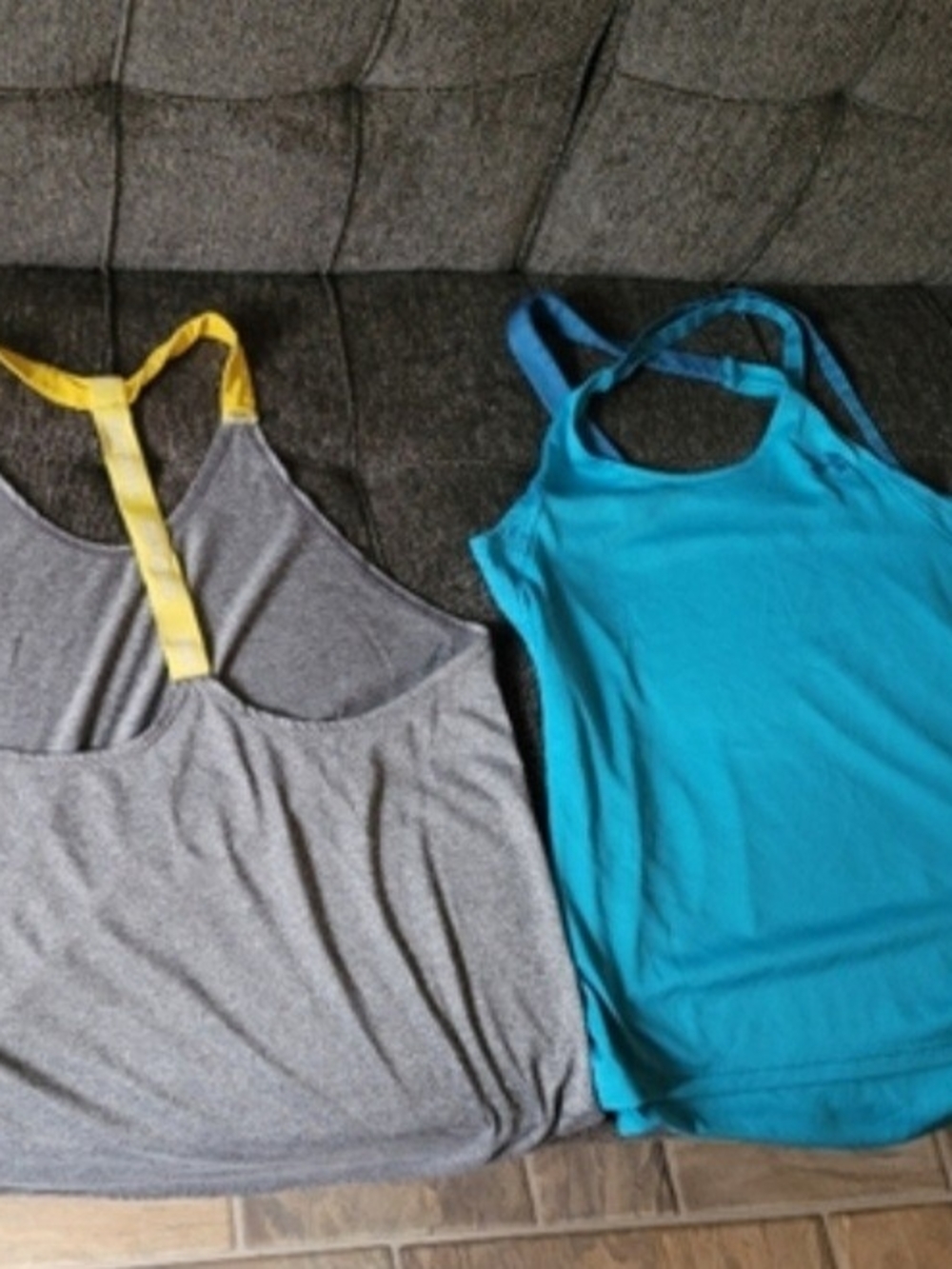 2 Medium Tank Tops